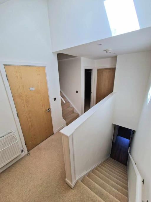 Explore London: 2 Bedroom House In Wood Green Exterior photo