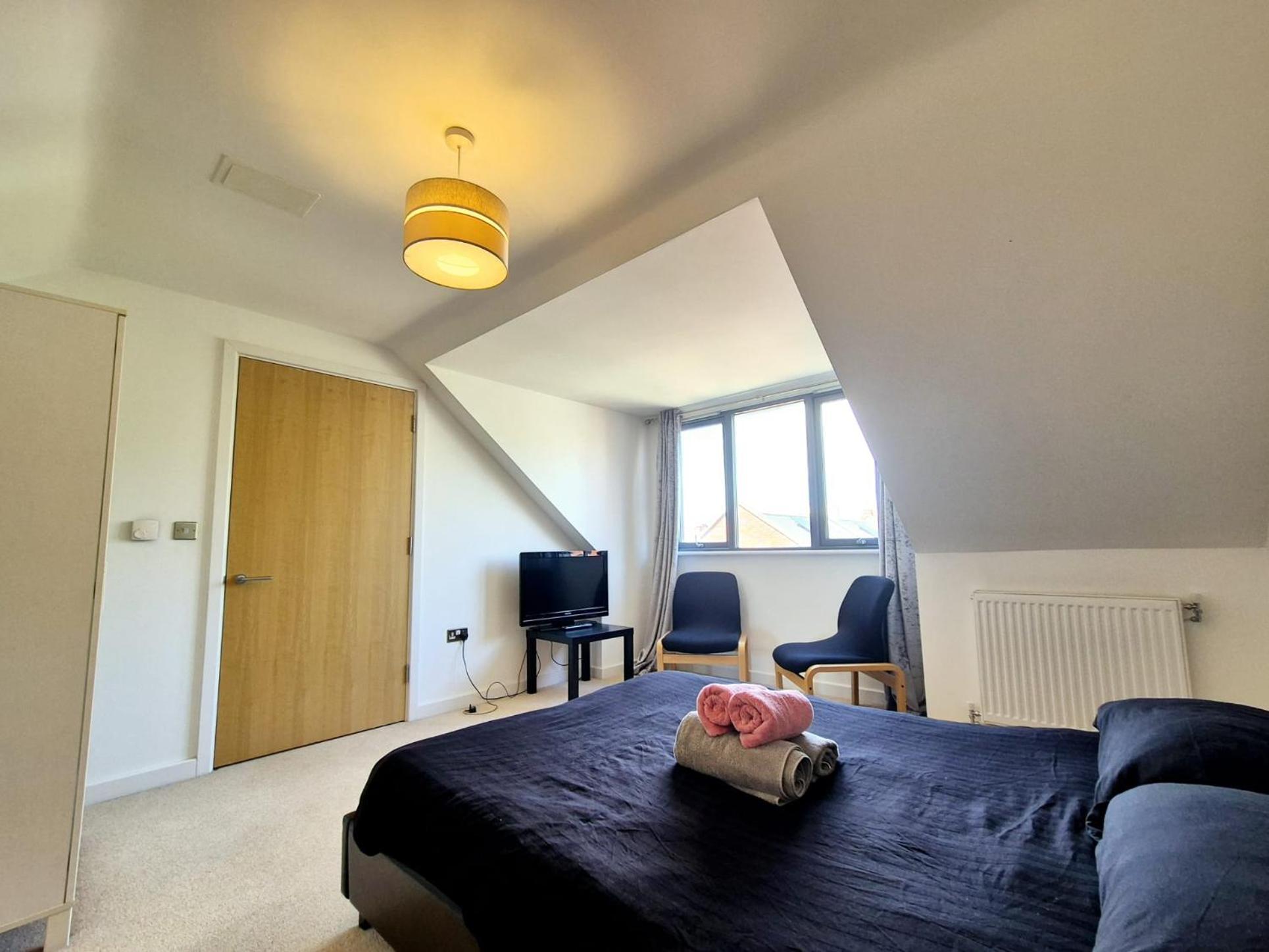 Explore London: 2 Bedroom House In Wood Green Exterior photo