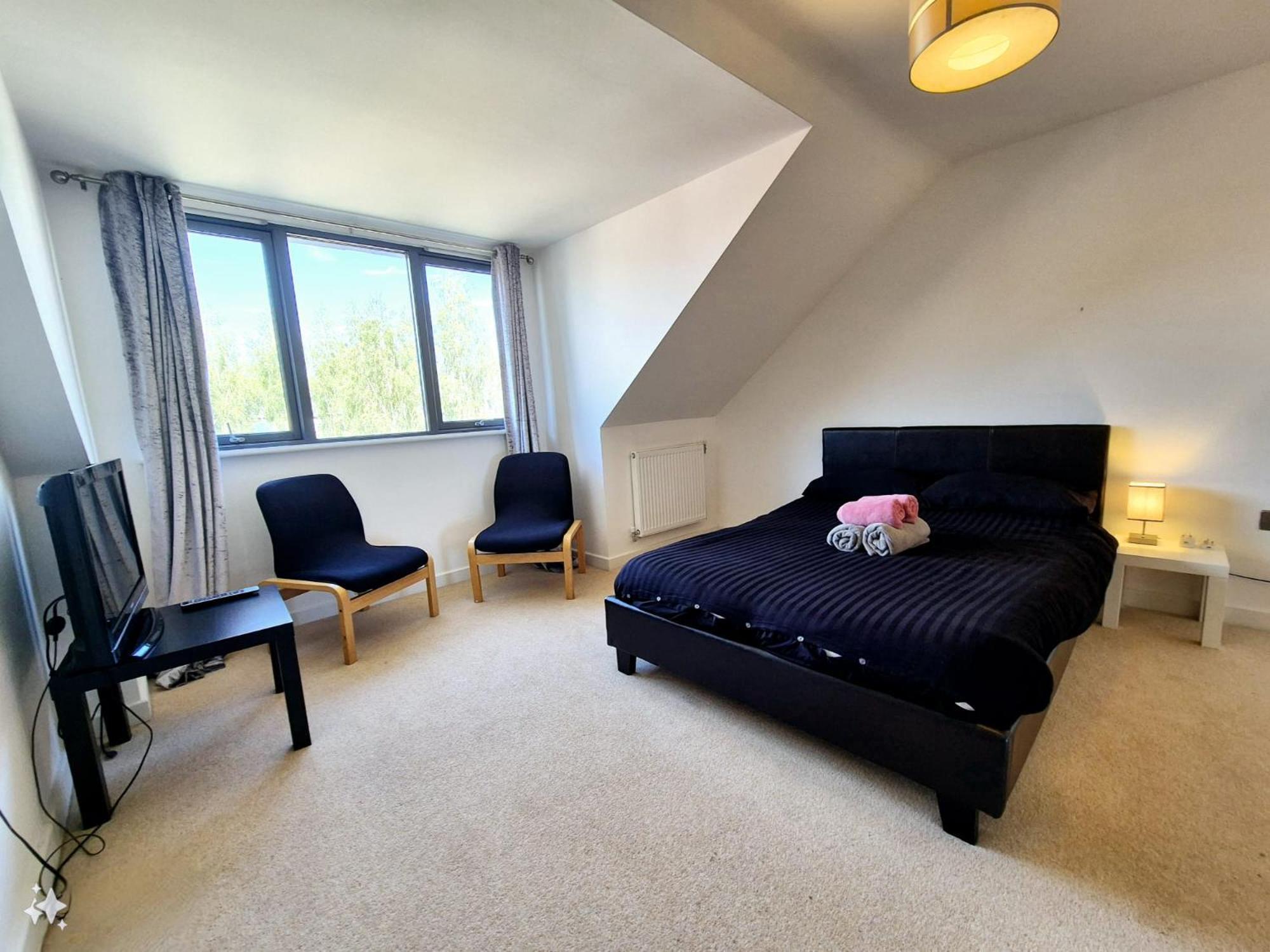 Explore London: 2 Bedroom House In Wood Green Exterior photo